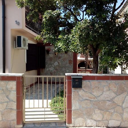 Apartment "Mislav" Gornji Karin Esterno foto