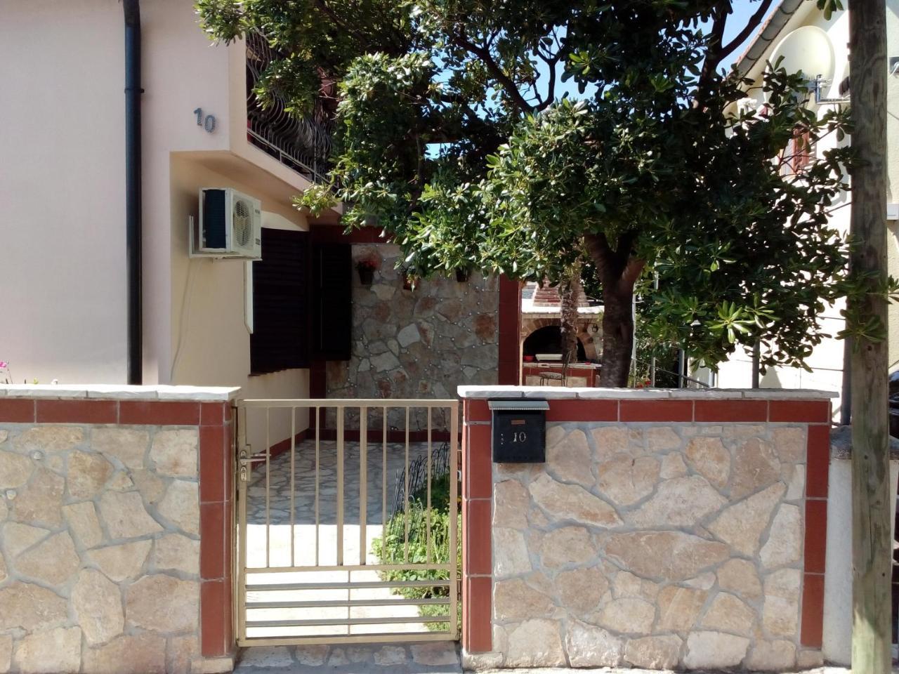 Apartment "Mislav" Gornji Karin Esterno foto