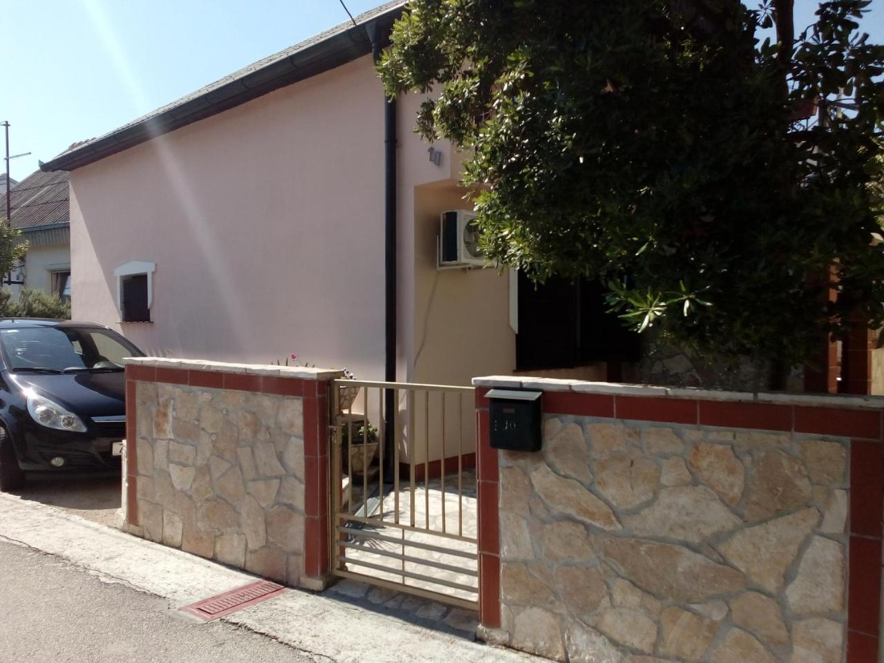 Apartment "Mislav" Gornji Karin Esterno foto