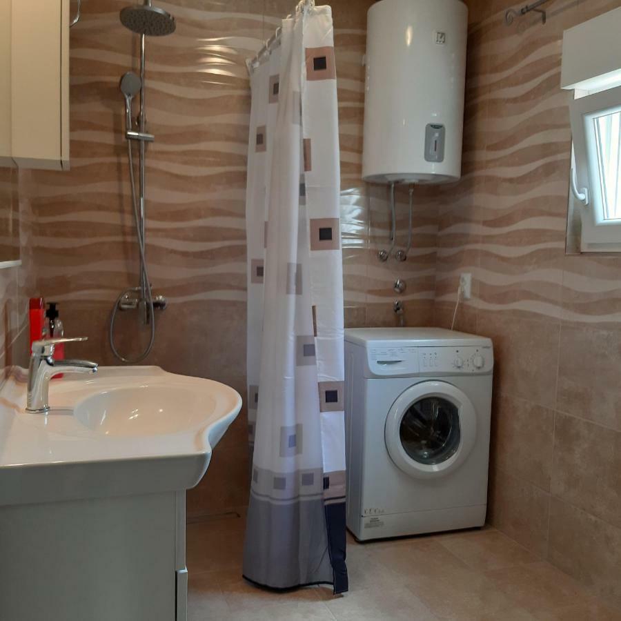 Apartment "Mislav" Gornji Karin Esterno foto